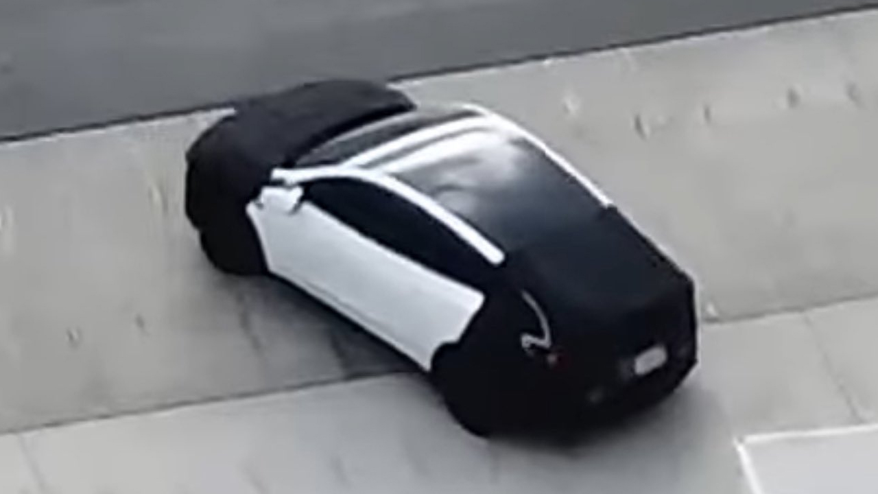 Uygun fiyatlı Tesla Model Y test edilirken görüntülendi