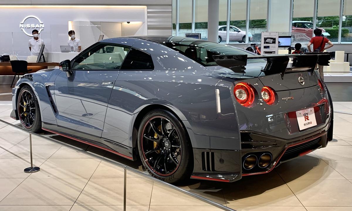 Nissan_GT-R_Nismo_(R35),_2022,_rear