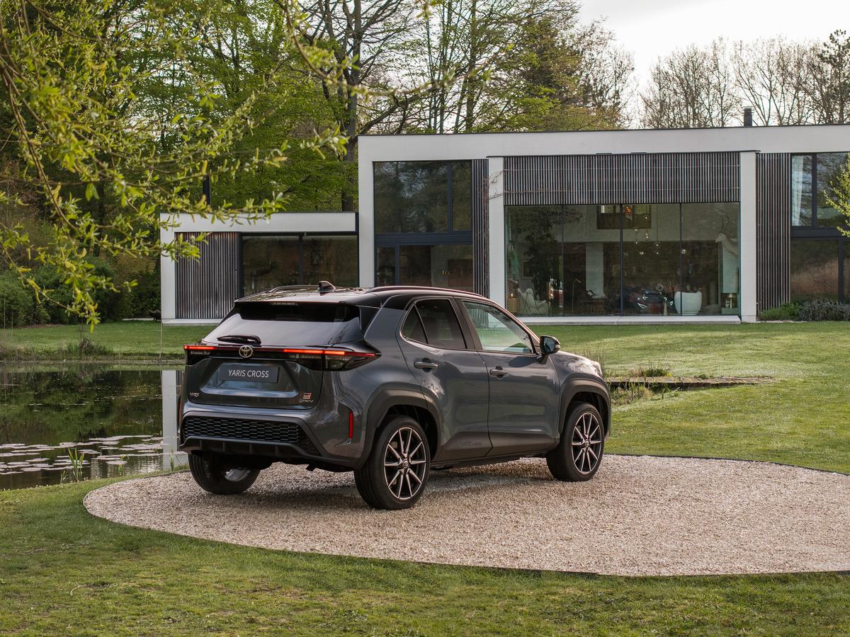 2026_Yaris-Cross_Storm-grey_Static_09-1