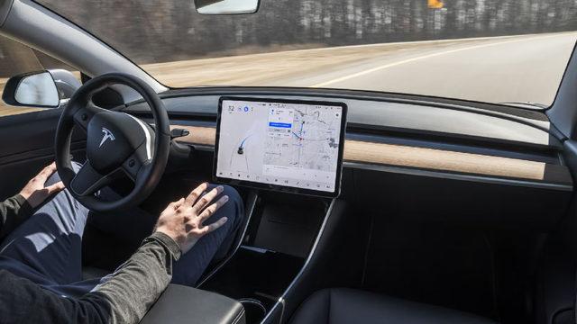 Otopilotlu Tesla Model 3 Kazası: Otonom Sürüş Güvenliği Tartışmaları
