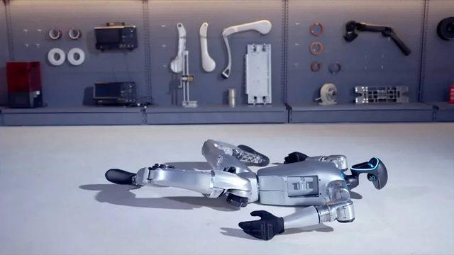 Rusya’da Bir İnsansı Robot, Kendisini İten Müşteriye Saldırdı! [Video]