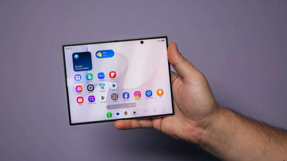 Samsung Açıkladı: Galaxy Z Fold 8'in Ekran Köşelerindeki Esneme, Sanıldığı Gibi Bir Üretim Hatası Değilmiş