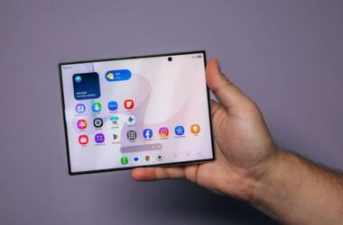Samsung Açıkladı: Galaxy Z Fold 8’in Ekran Köşelerindeki Esneme, Sanıldığı Gibi Bir Üretim Hatası Değilmiş