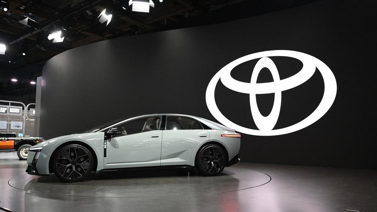 Toyota Corolla'da Yeni Dönem: Efsane Model Tamamen Elektrikleniyor!