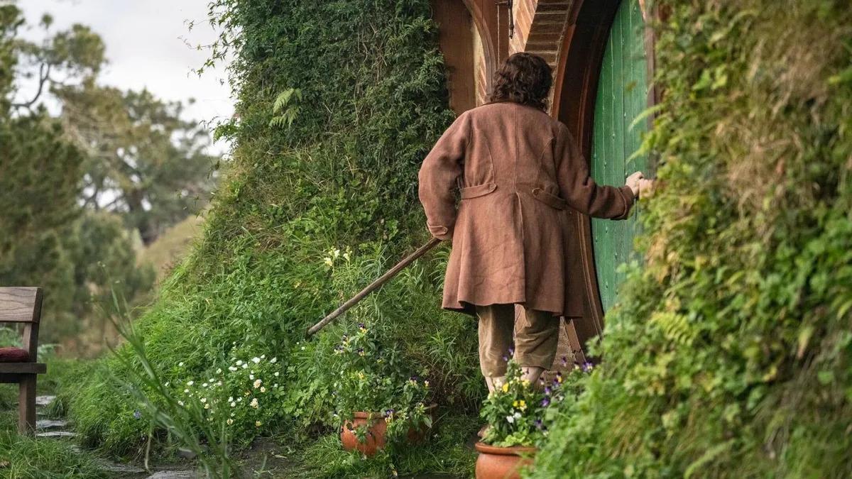 Yeni Yüzüklerin Efendisi Filmi The Hunt for Gollum’dan İlk Görüntüler Paylaşıldı: Frodo Geri Dönüyor!