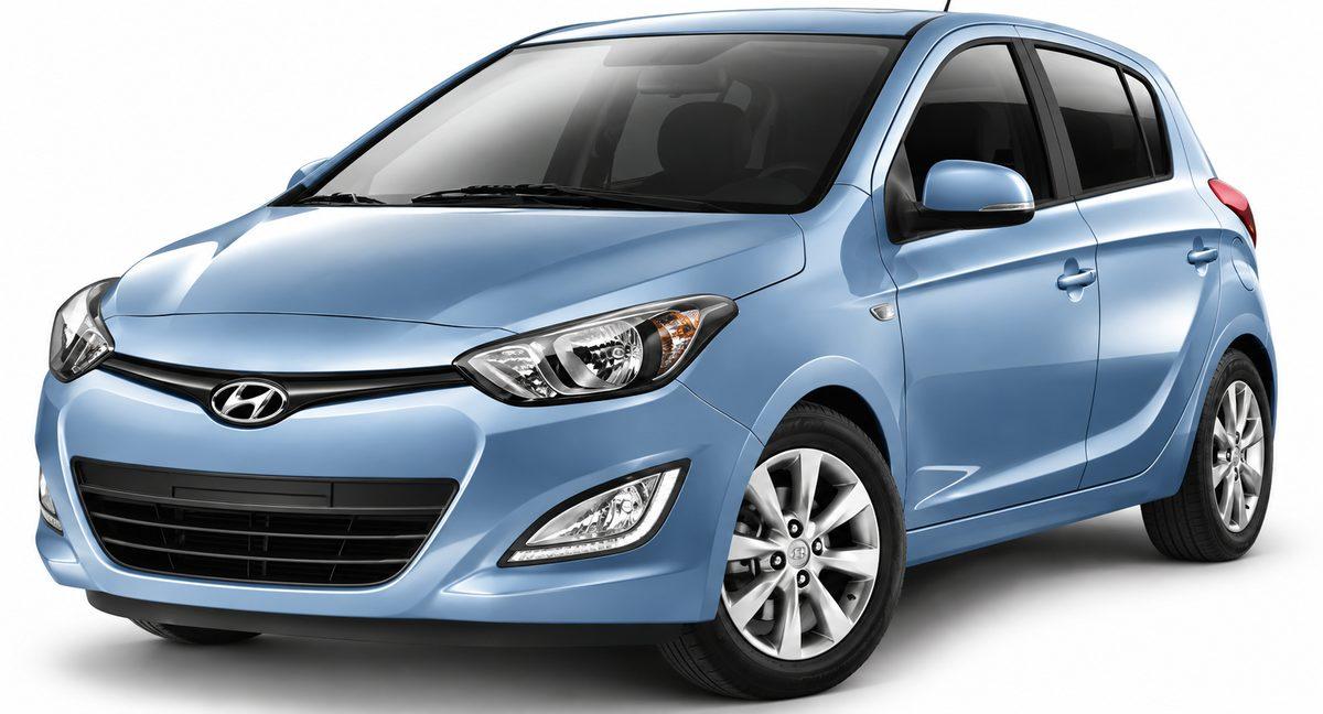 Stüdyo Işığında Mavi Hyundai i20