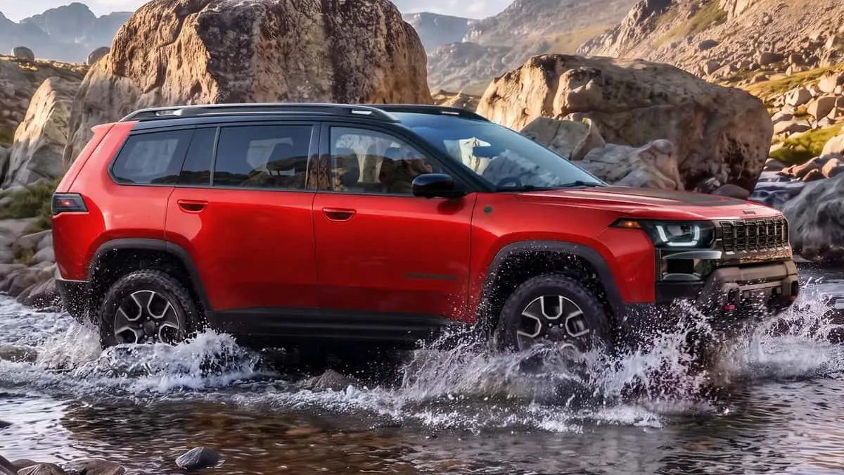 2027 Jeep Cherokee Trailhawk Tanıtıldı: Kompakt SUV Segmentinde İddialı Olacak!
