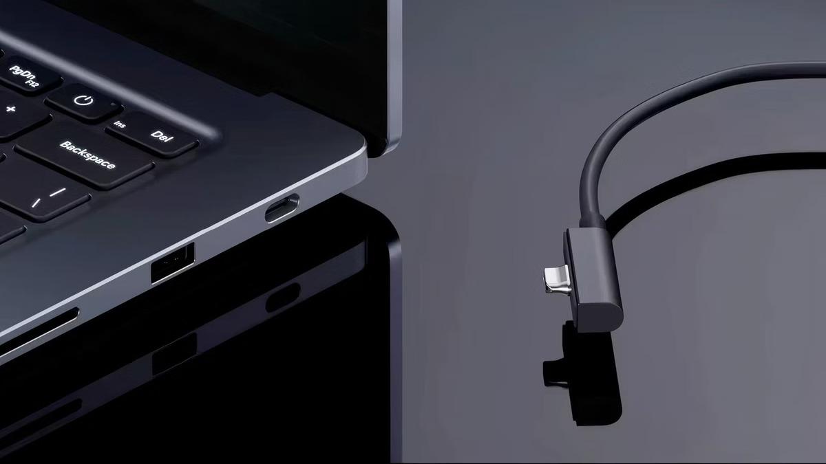 Microsoft Mıknatıslı Type-C’yi Duyurdu: Kablo Çekilince Laptop Yere Düşmeyecek!