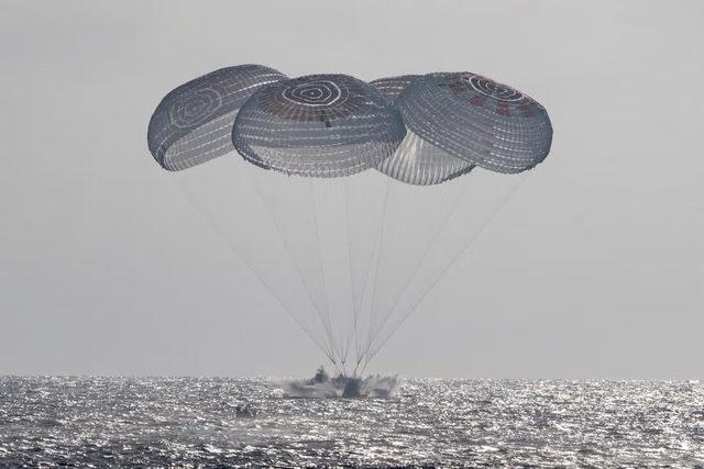 Dört Astronotun 8 Aylık Uzay Macerası Bitti: Rekorlar, Uzay Yürüyüşleri ve İlginç Anılar