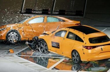 Mercedes İki Elektrikli Otomobilini Birbirine Çarpıştırdı: Testin Sonuçları Epey İlginç!