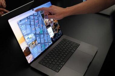 Apple CEO’su Açıkladı: MacBook Pro’ya Dokunmatik Ekran Neden Şimdi Geldi?